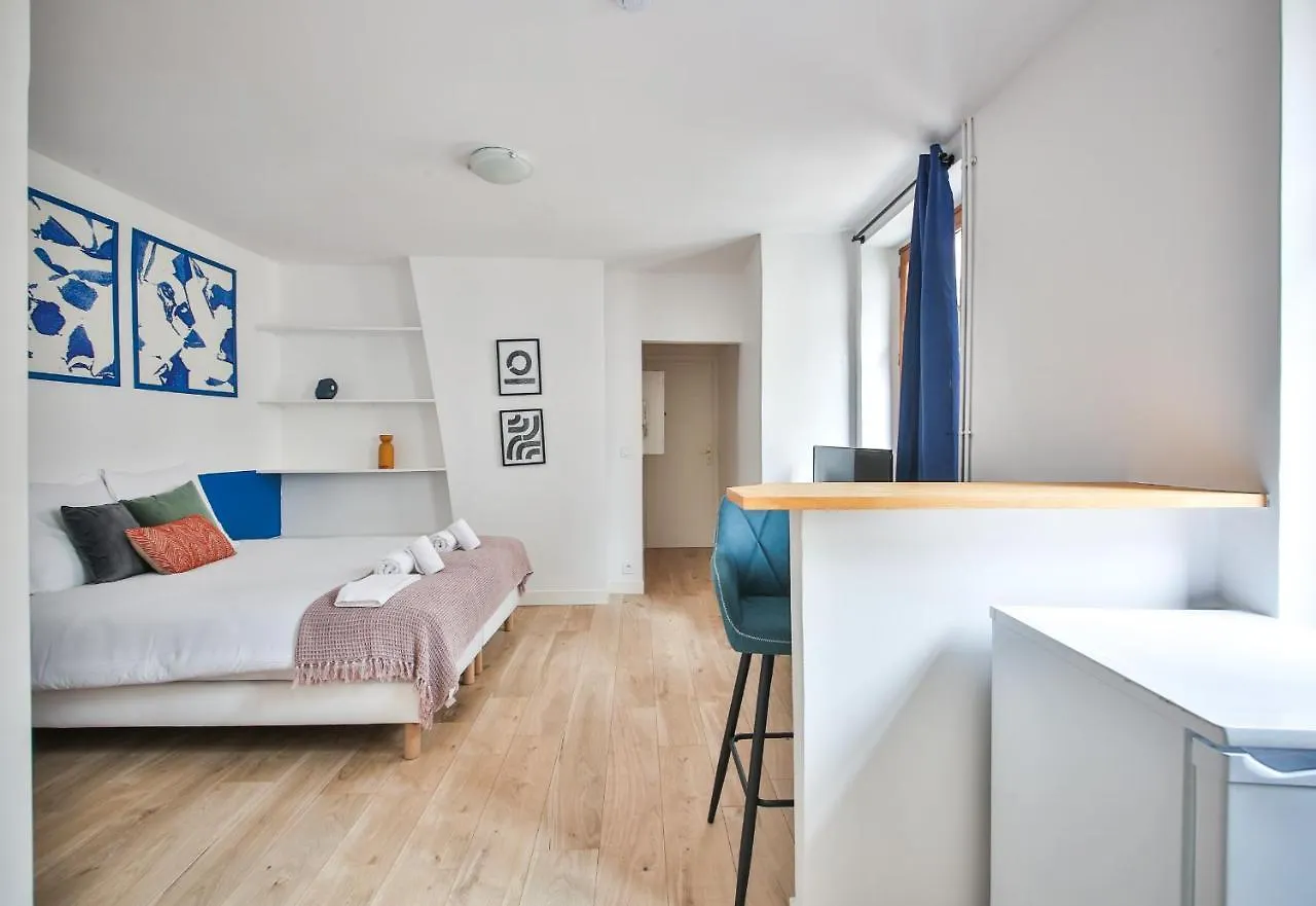 32#Studio 2Pers#Sevres-Lecourbe#Necker Parigi 0*,